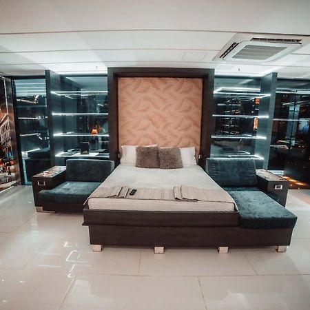 1Million Luxury Suites Medellín Extérieur photo