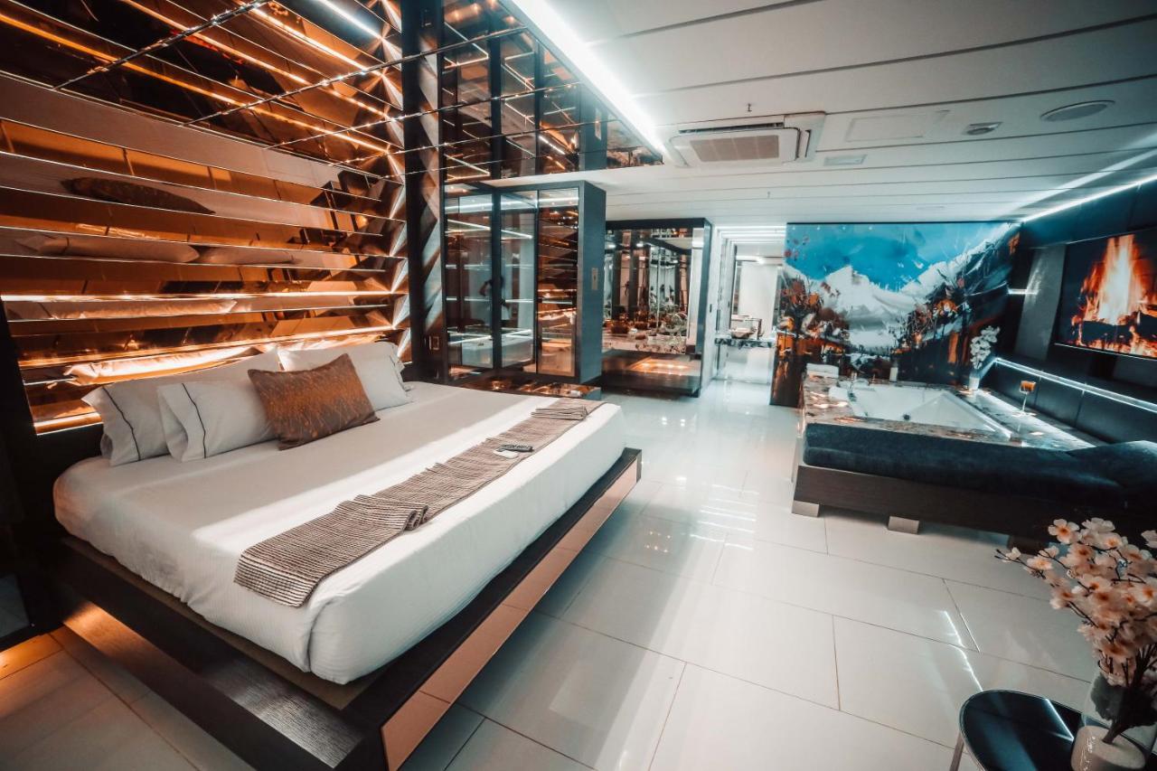 1Million Luxury Suites Medellín Extérieur photo
