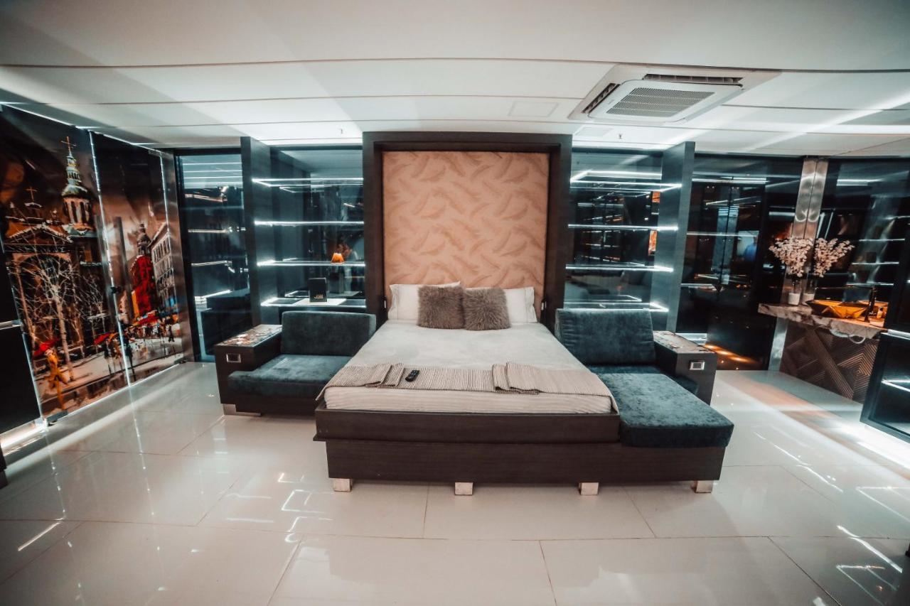 1Million Luxury Suites Medellín Extérieur photo