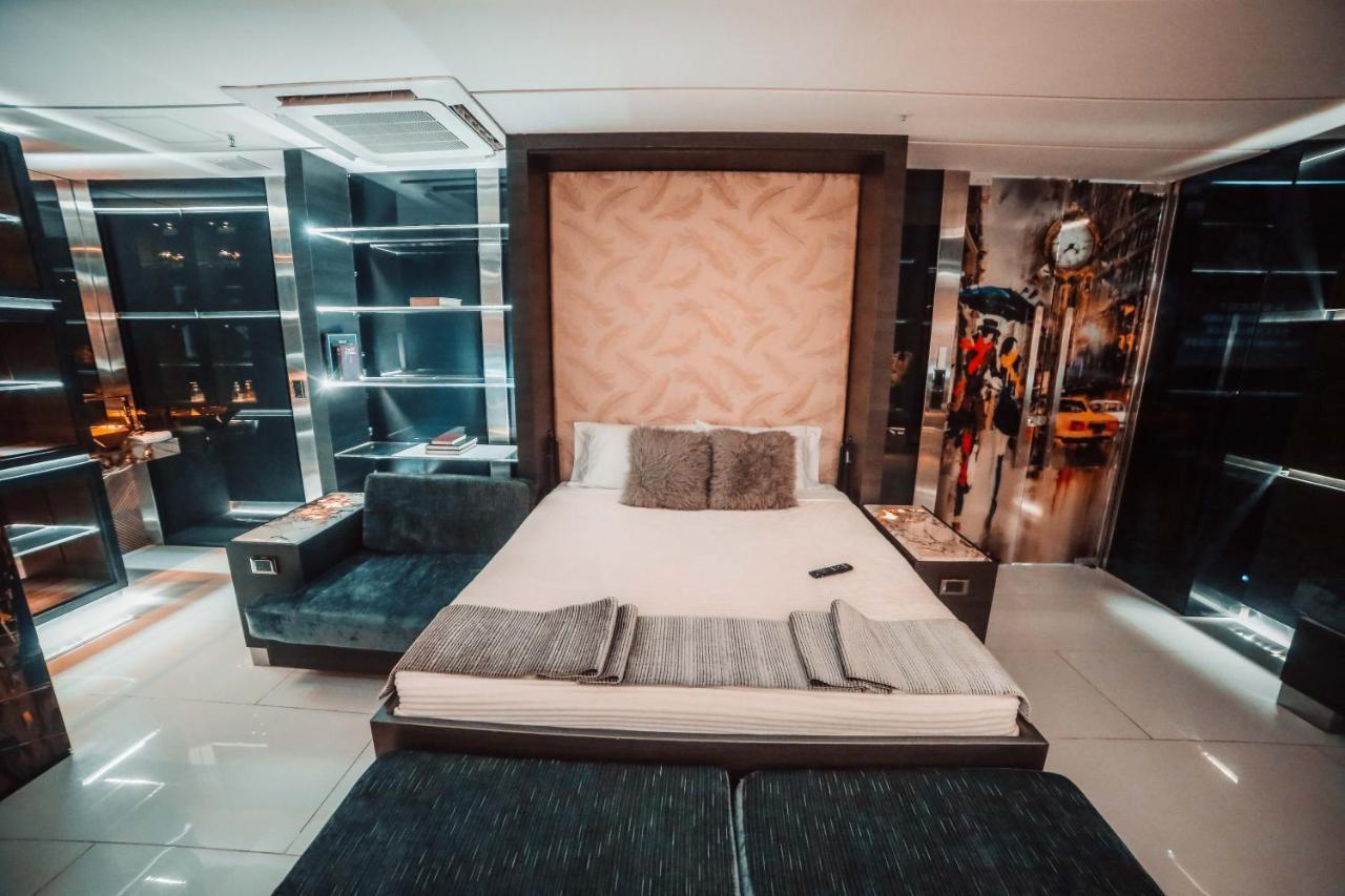 1Million Luxury Suites Medellín Extérieur photo