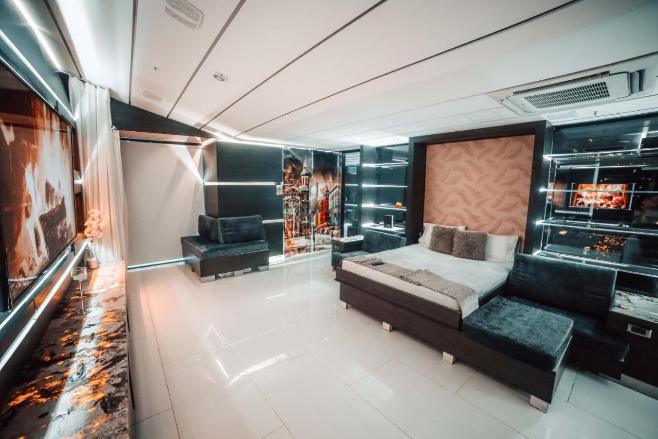 1Million Luxury Suites Medellín Extérieur photo