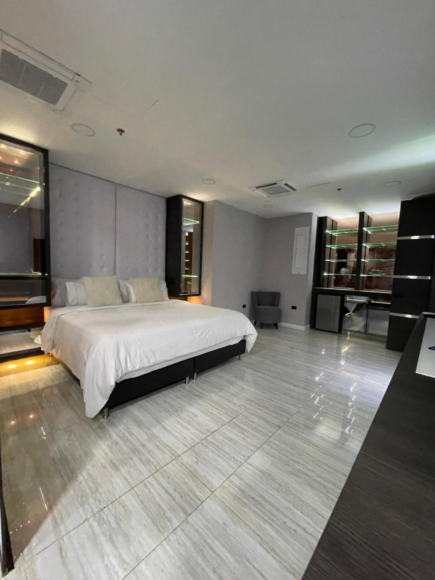 1Million Luxury Suites Medellín Extérieur photo