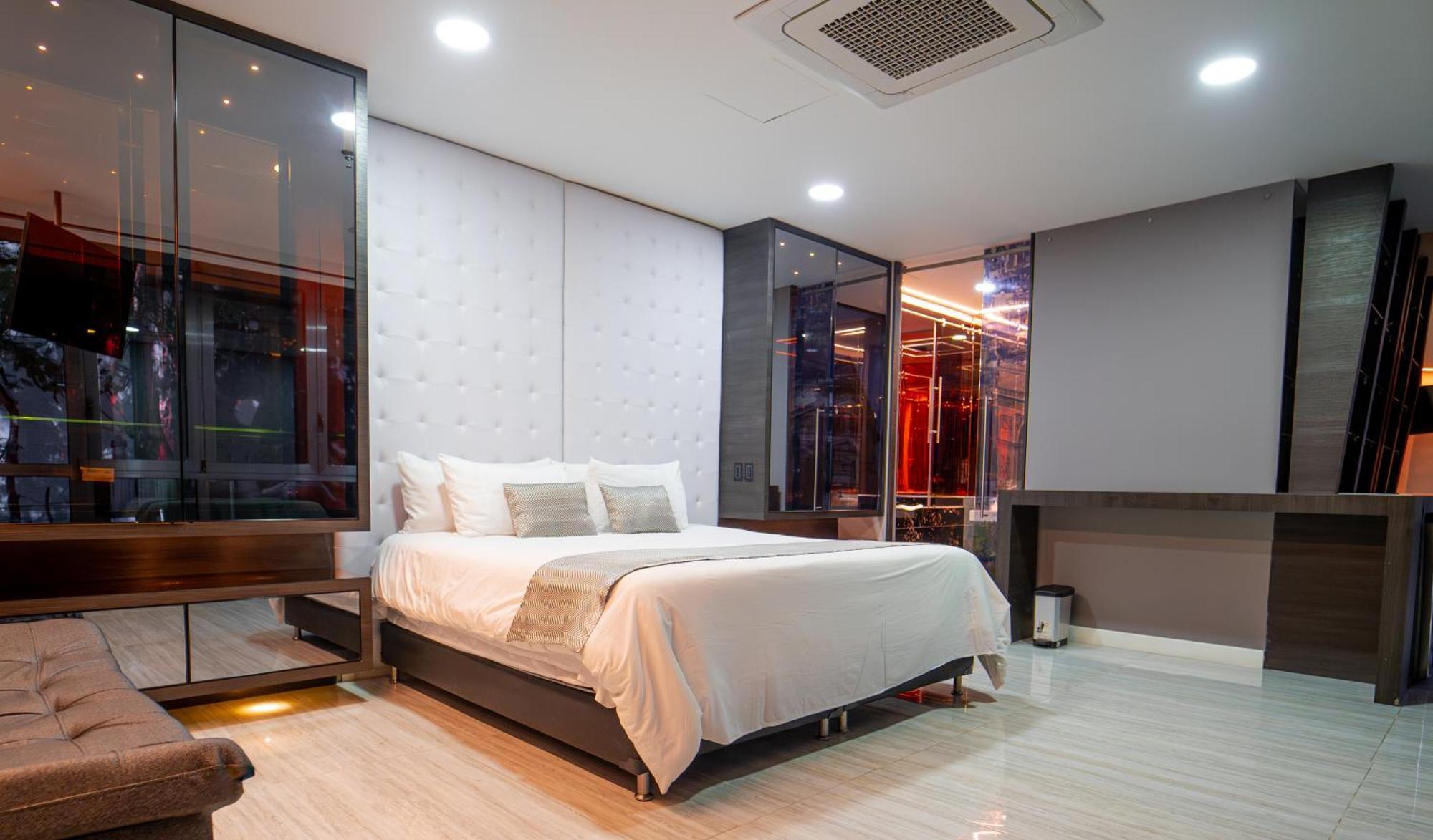 1Million Luxury Suites Medellín Extérieur photo